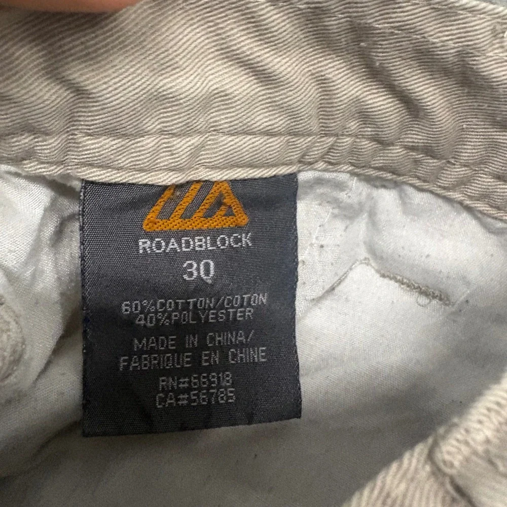 Vintage Y2K/2000a Roadblock Mens Tan Khaki Cargo Shorts Size 30 Baggy Skater 90s